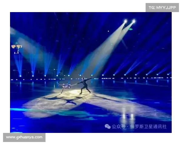 冰上共舞,花滑天鹅队演绎极致欢乐! 冰上共舞,花滑天鹅队演绎极致欢乐!